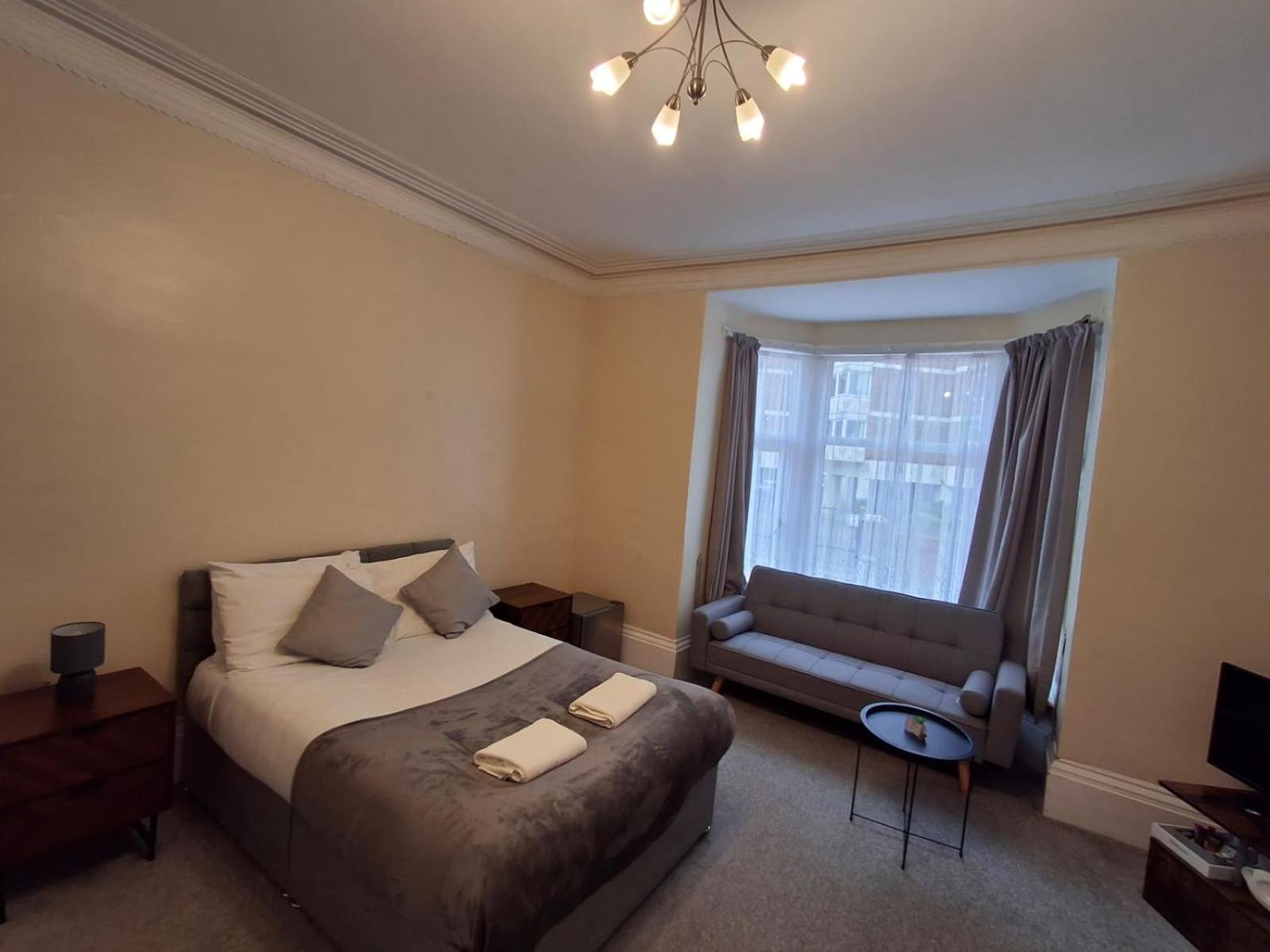 Inn By The Sea, Portsmouth - En Suite Rooms With Sea View Possible, Parking Ev 22Kw Экстерьер фото