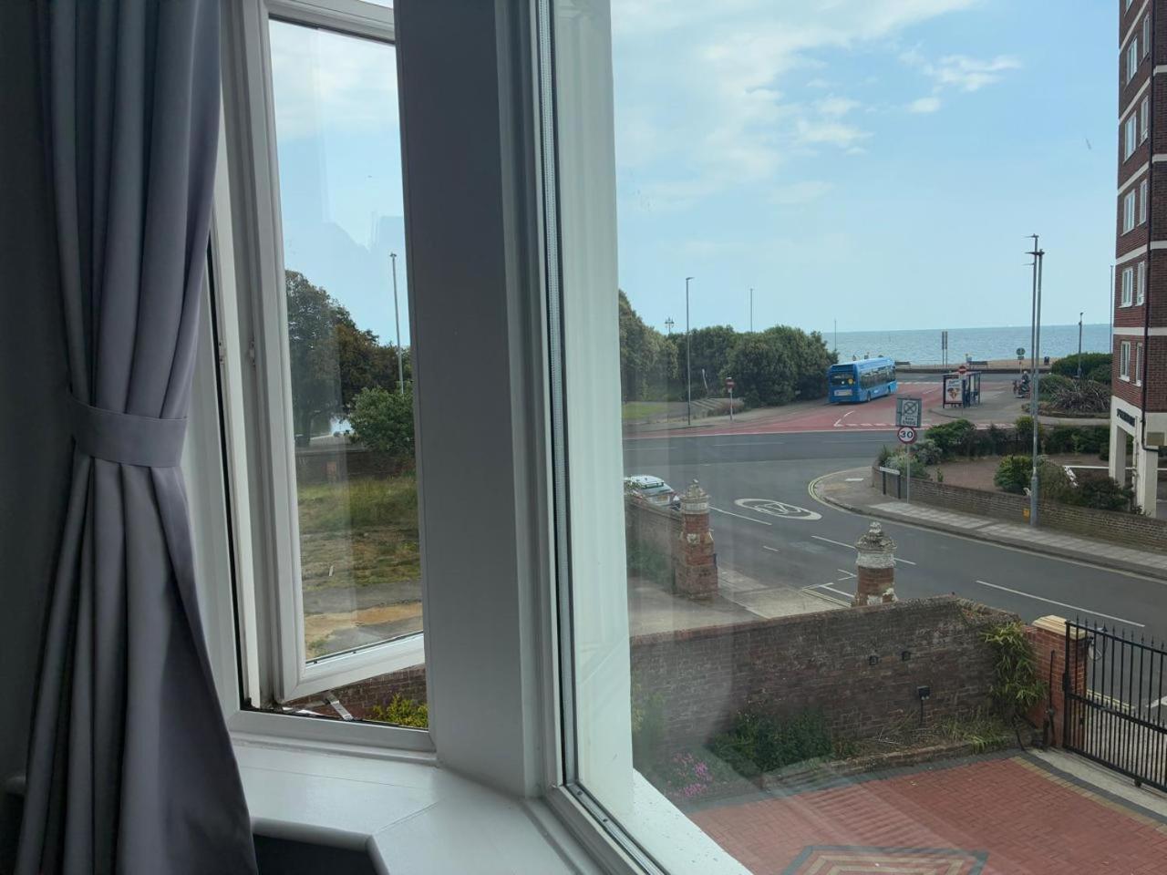 Inn By The Sea, Portsmouth - En Suite Rooms With Sea View Possible, Parking Ev 22Kw Экстерьер фото
