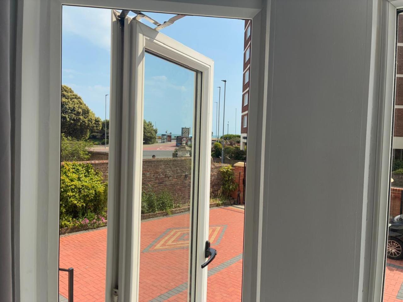 Inn By The Sea, Portsmouth - En Suite Rooms With Sea View Possible, Parking Ev 22Kw Экстерьер фото