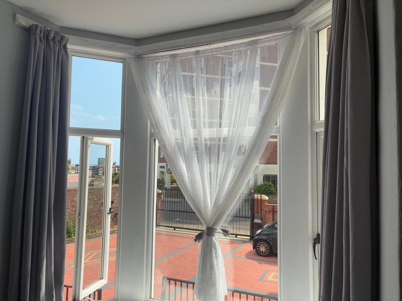 Inn By The Sea, Portsmouth - En Suite Rooms With Sea View Possible, Parking Ev 22Kw Экстерьер фото