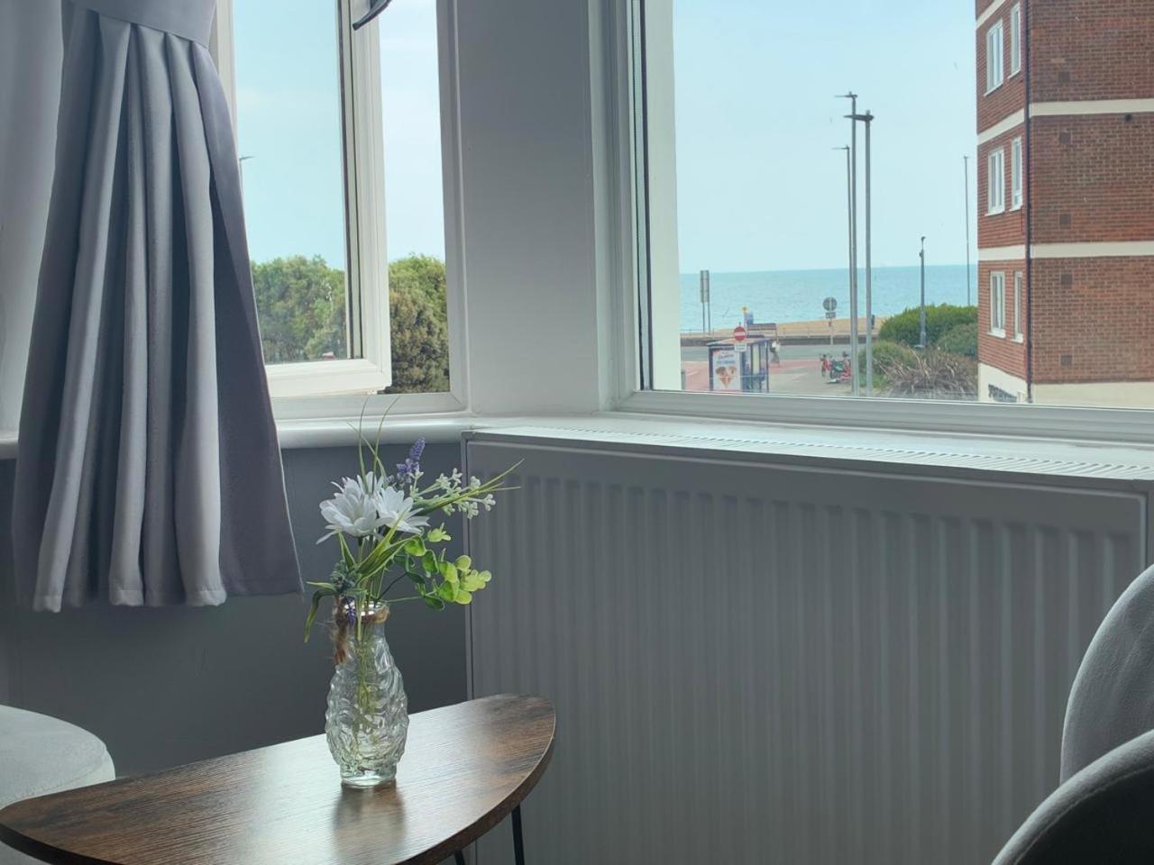 Inn By The Sea, Portsmouth - En Suite Rooms With Sea View Possible, Parking Ev 22Kw Экстерьер фото